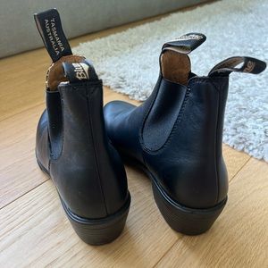 Never Worn Women’s Blundstone Booties / Boots